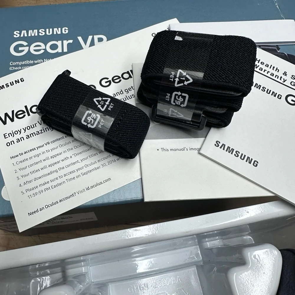NIB Samsung Gear VR Headset Powered by Oculus